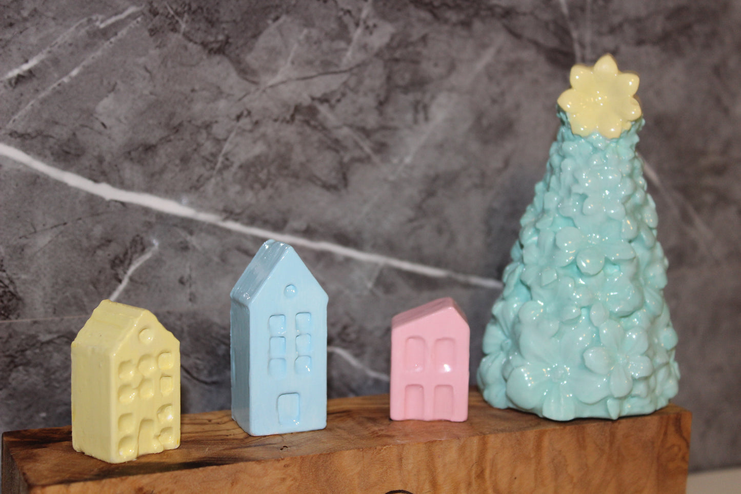 Merry Christmas Olive Wood and Resin Clay Ornament (203202)