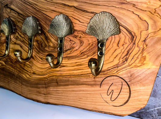 Stunning Olive Wood Board with 5 Shell Coat Hooks (203064)