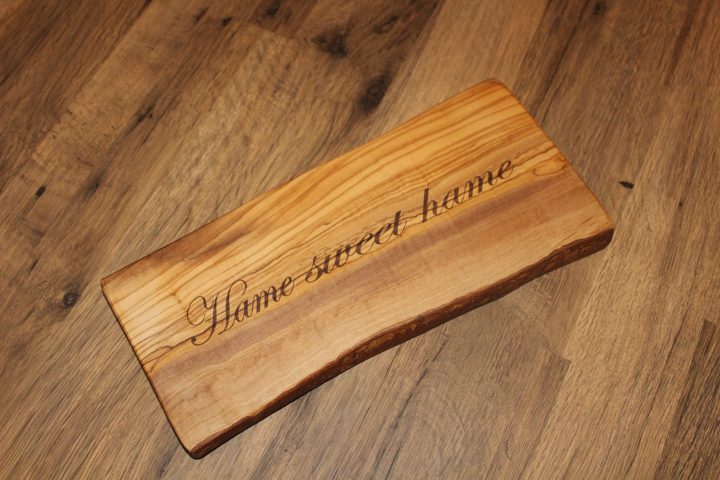 ‘Hame Sweet Hame’ Olive Wood Sign (203205)