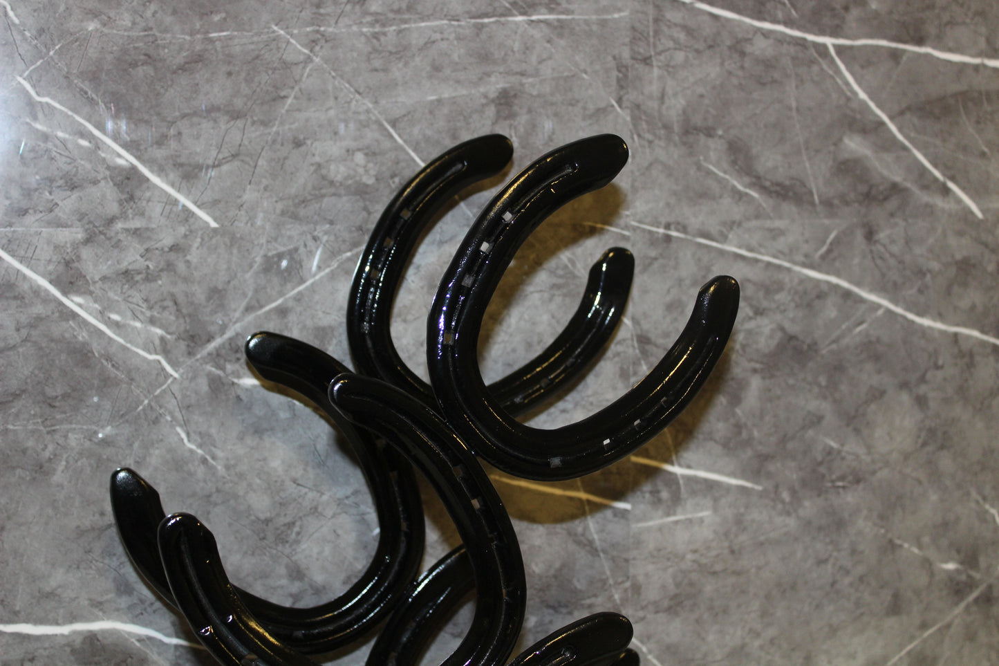 Cast Iron & Olive Wood Horse Shoe Bottle Holder (203001)