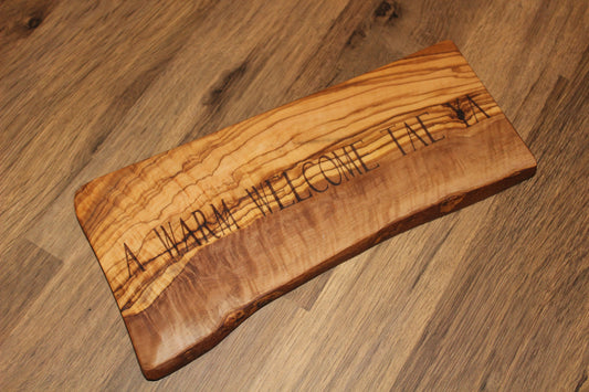 ‘A Warm Welcome Tae Ya’ Olive Wood Sign (203204)