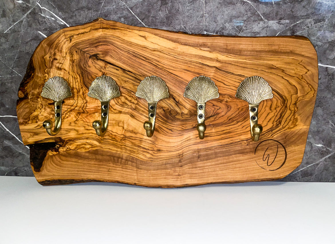 Stunning Olive Wood Board with 5 Shell Coat Hooks (203064)